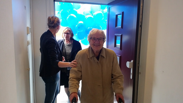 100 jarige mevrouw opent nieuw kantoor Buurtzorg Zwolle Zuid