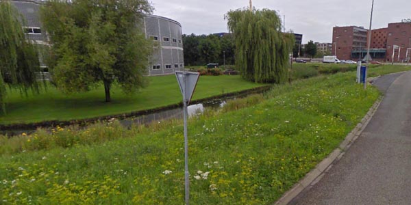 Burgemeester van Walsumlaan - kruising Pilotenlaan - Copyright Google Streetview
