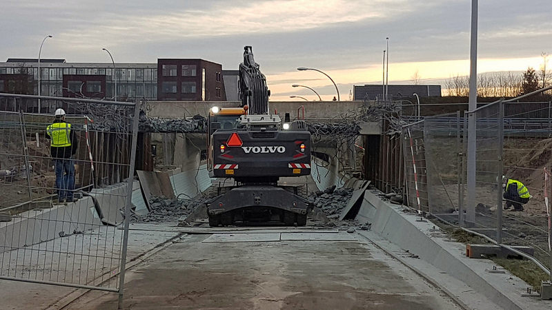 Sloop bovendek Viaduct Rozentunnel voor bouw nieuwe onderdoorgang Kamperlijntje