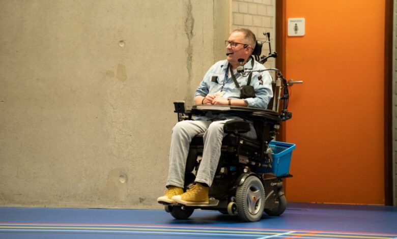 Geert Jan den Hengst in zijn rolstoel